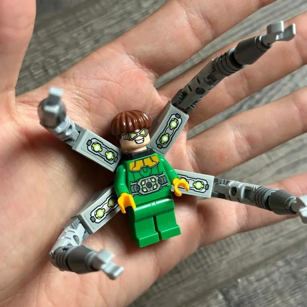 Rare 2020 Green LEGO Marvel Doc Ock Spiderman Villain Arms Mini Figure